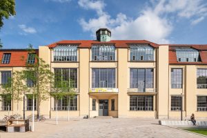 Hauptgebäude der Bauhaus-Universität Weimar, Geschwister-Scholl-Straße 8 99423 Weimar (Bauhaus-Universität Weimar, Thomas Müller)